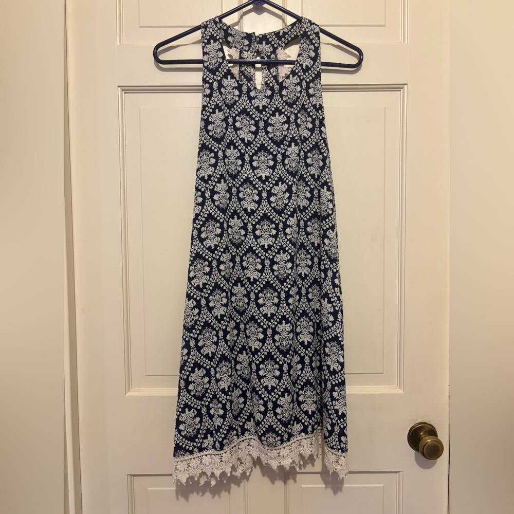 Women’s paisley blue white lace sleeveless racer back art summer lightweight